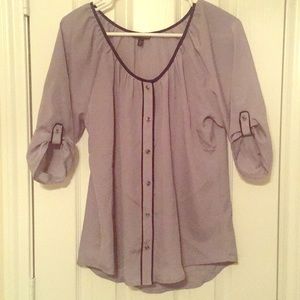 Express buttoned: gray blouse